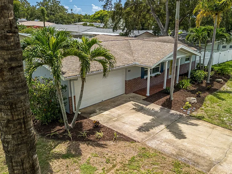 1661 Algonquin Dr — Photo 29