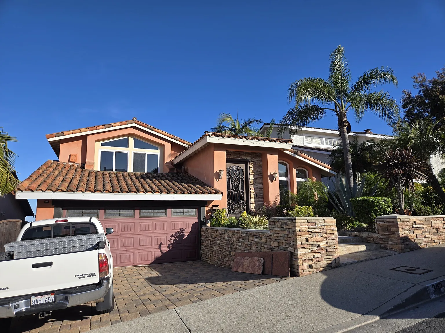 342 Lois Ln — Photo 4