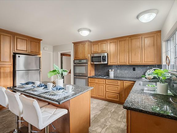 3rd image of 1373 Dentwood Dr