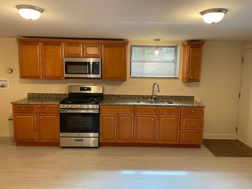 1st image of 465 W 32nd St #1