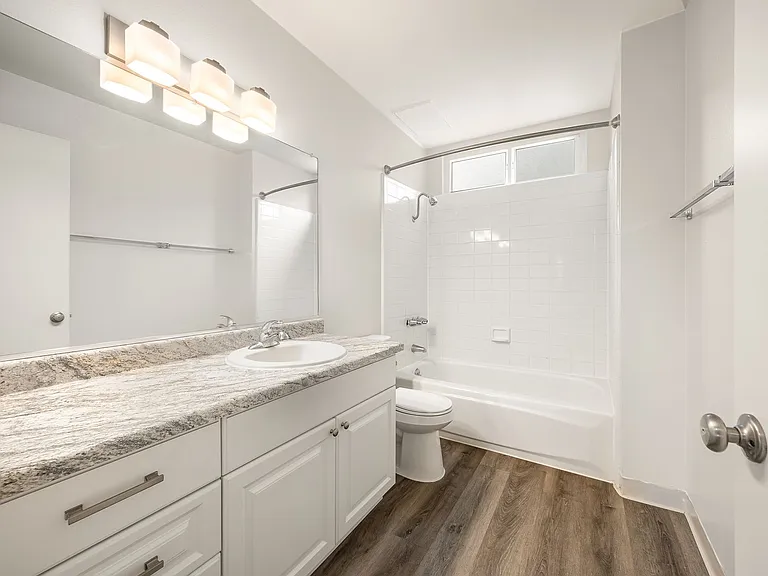 Lassen Villa Apartments — Photo 50