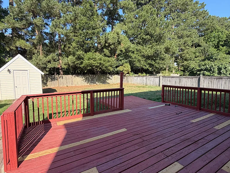 814 Holbrook Dr — Photo 15