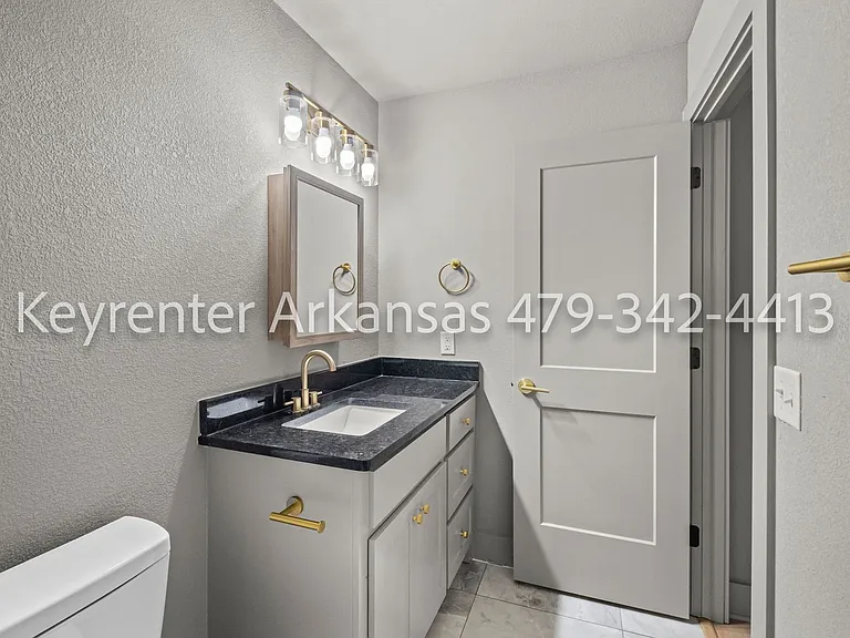 390 S University Ave — Photo 12