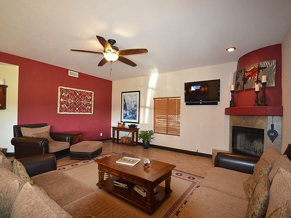 Family room w/fireplace