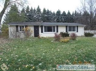 1923 Payson Rd, Walled Lake, MI 48390