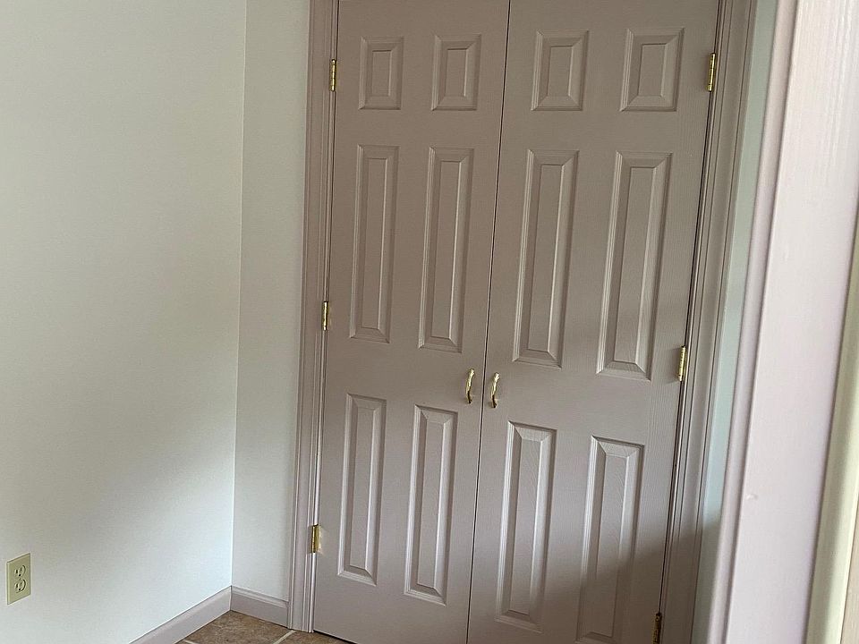 Entry way closet