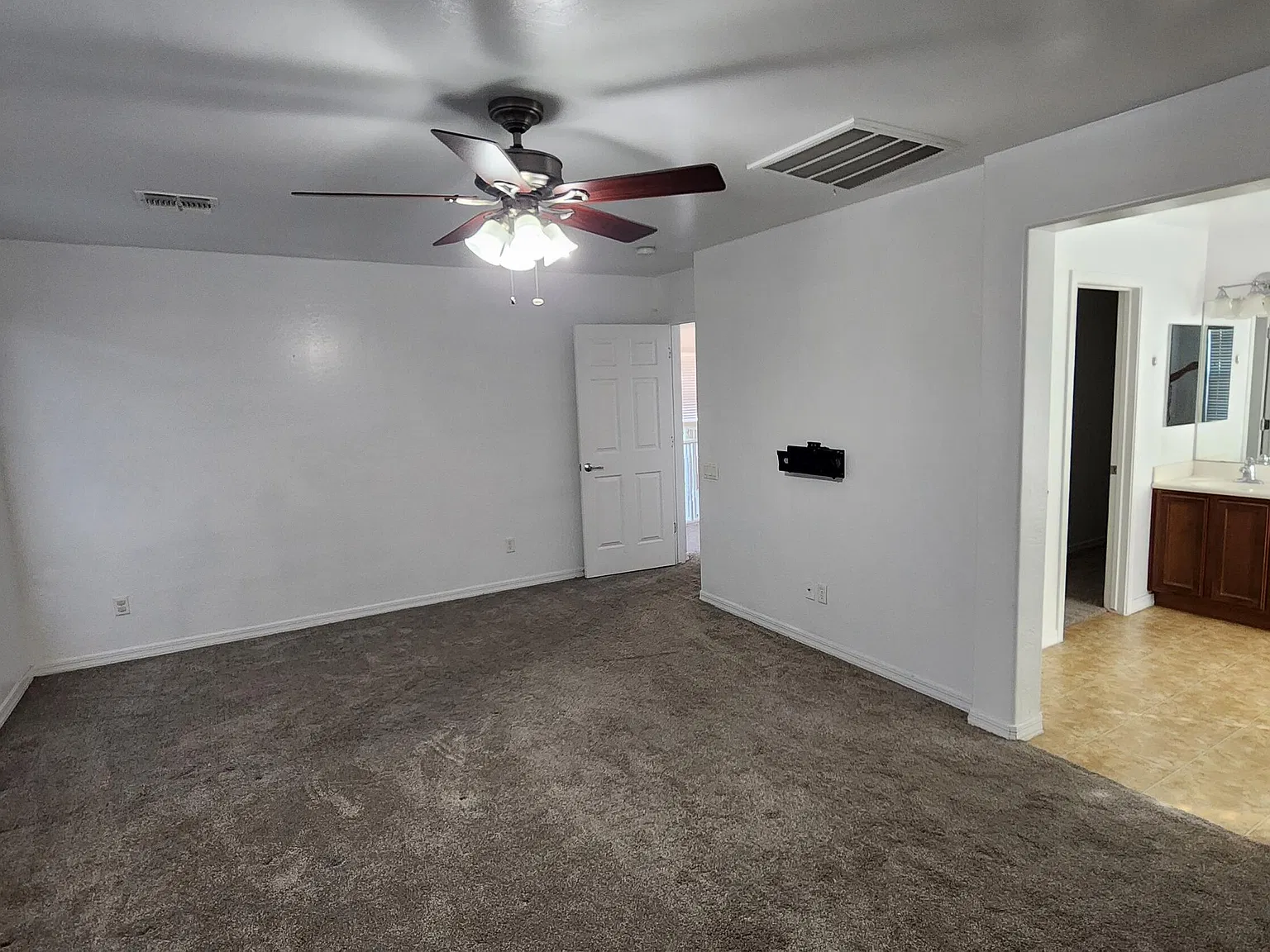 3 bed, 2.5 bath, $2,200 — Photo 4