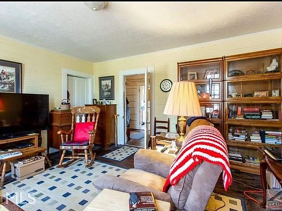 3rd image of 2721 SW Owens Dr