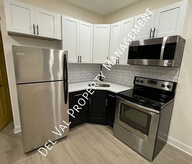 2813 N 9th St — Photo 2