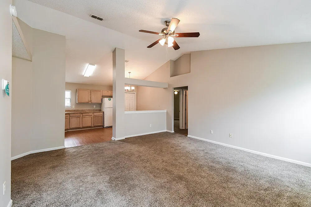 3 bed, 2.0 bath, 1300 sqft, $1,780 — Photo 4