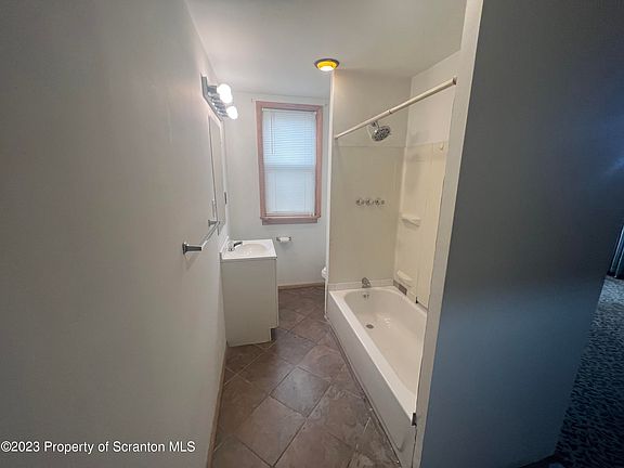 3rd image of 538 Alder St Rear 1