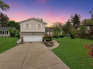 1811 N Park Dr, Mount Prospect, IL 60056