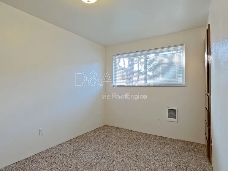 136 NE Conifer Blvd #3 — Photo 9