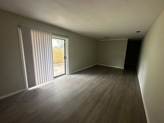 4th image of 2359 Claremont Ln APT A