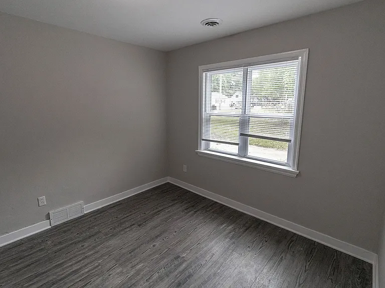 1007 Hardin St — Photo 11