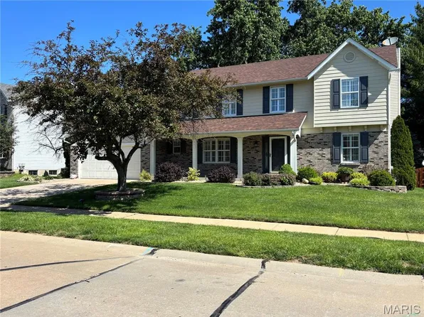 2094 Autumn Wood Dr, Saint Charles, MO 63303