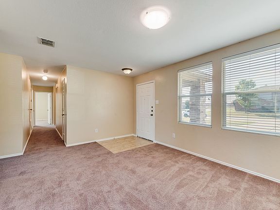 5th image of 325 Briaroaks Dr