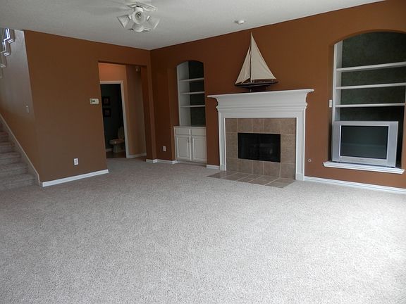 MAIN LIVING ROOM