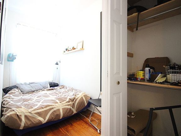 5th image of 141 Bedford Ave #3A