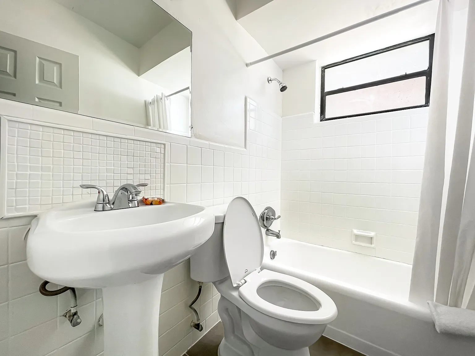 2115 N Ocean Dr — Photo 4