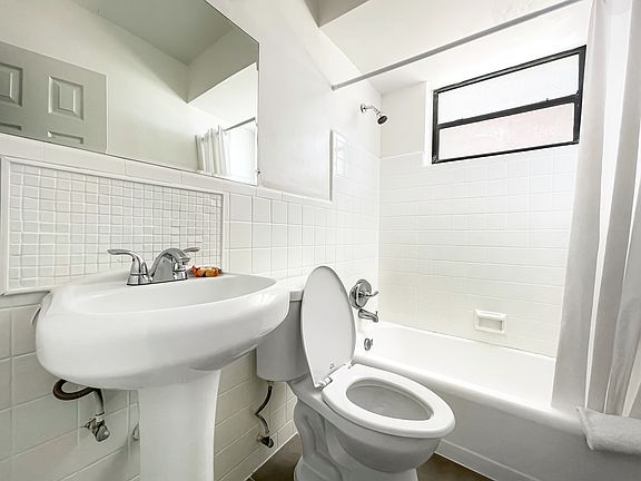 4th image of 2115 N Ocean Dr #818