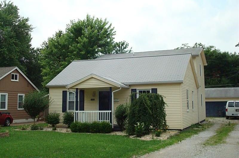 1st image of 1323 S Parker Dr