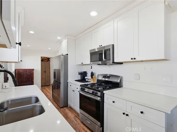 1104 E 111th Dr, Los Angeles, CA 90059