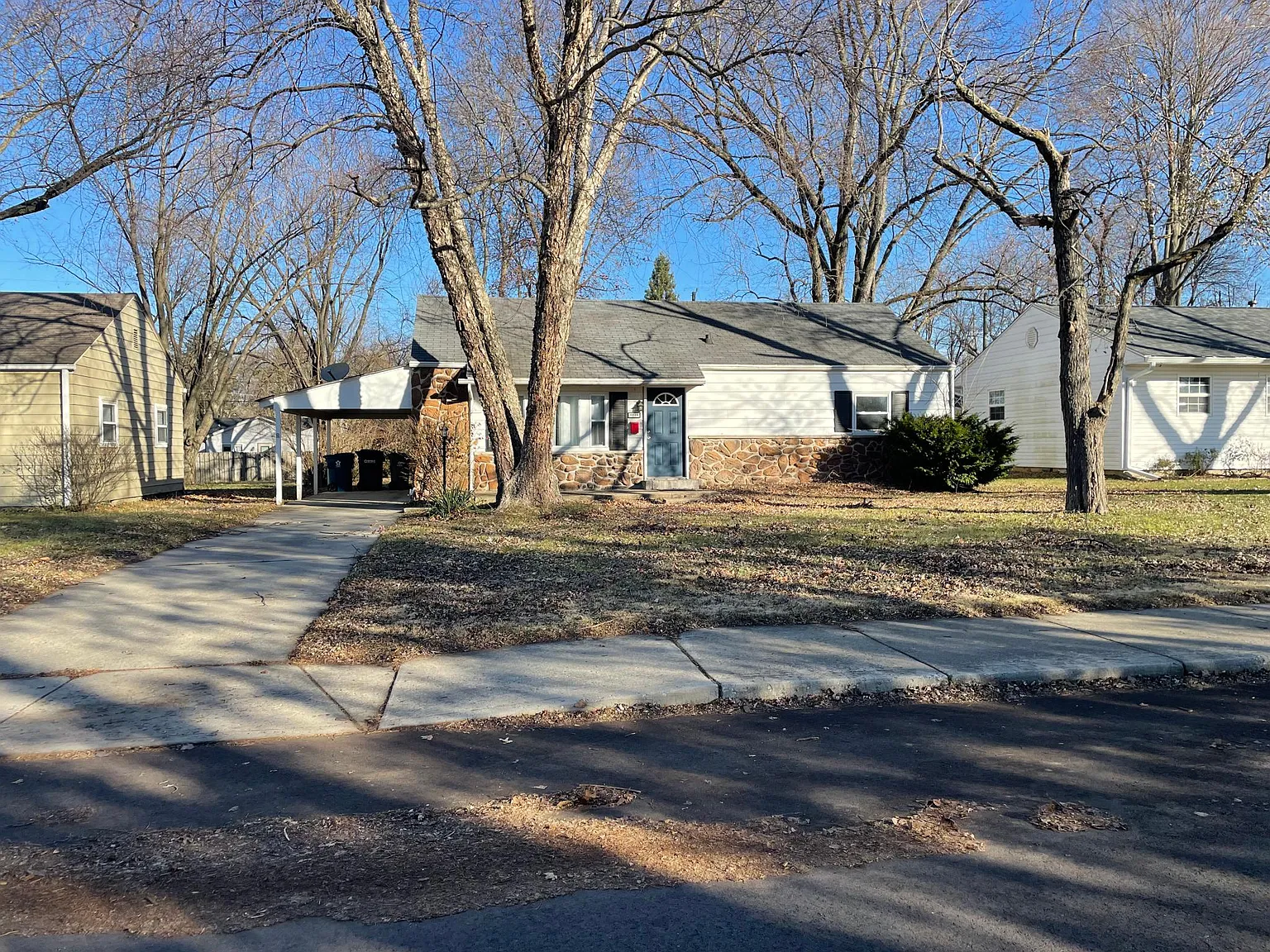 3 bed, 960 sqft, $1,600 — Photo 2