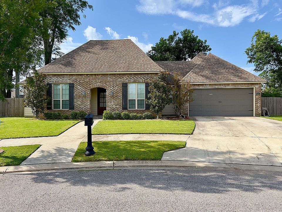 1st image of 226 Oak Path Dr