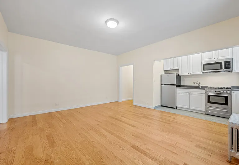 218 W 10th St #2F — Photo 2