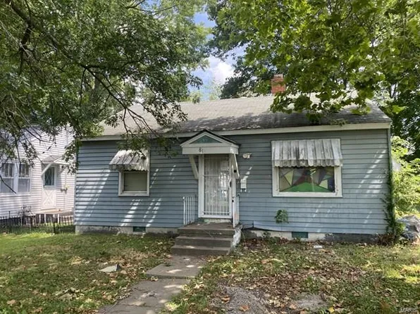 810 E 12th St, Centralia, IL 62801