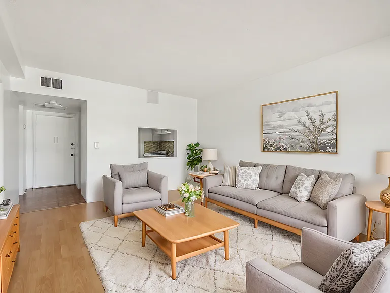 Esquire Apartments — Photo 34