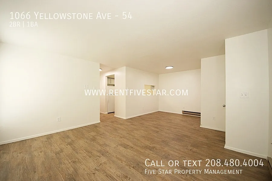 Centrally Located Townhouse with Fiber Optic Internet Included! — Photo 1