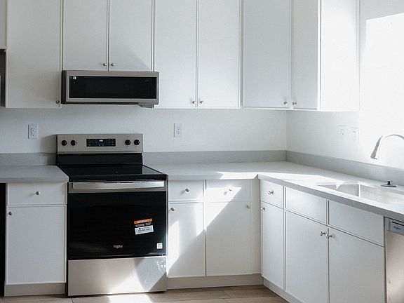 4th image of 46 E 9th St S #1