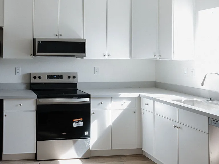 46 E 9th St S #1 — Photo 4