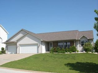 3590 Valley Brooke Ln, Green Bay, WI 54313