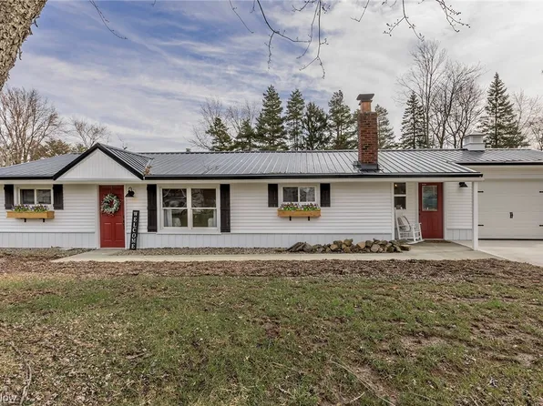 12752 Saint James Dr, Mantua, OH 44255