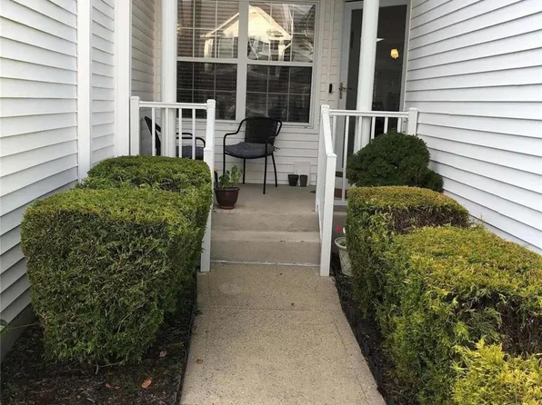 11 Brookville Way #11, Manorville, NY 11949