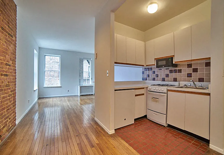 326 E 81st St #4RE — Photo 1