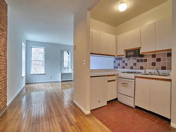 326 East 81st Street image 1 of 3