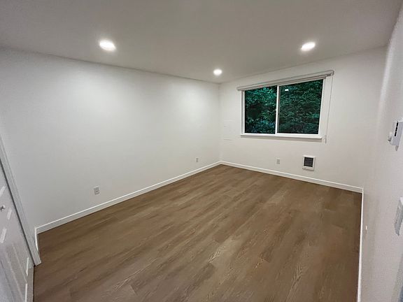 3rd image of 8715 175th Ave NE