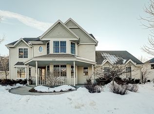 2548 Fox River Cir, Waukesha, WI 53189