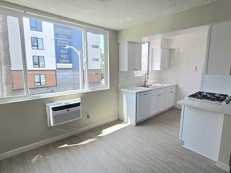 #205 - ALL NEW KITCHEN & BATHROOM! $1925 with Rent Special: Half-off One Month's Rent!