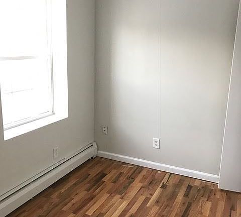 5th image of 210 Rosette St #3