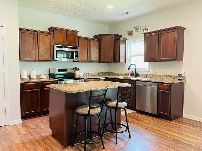 102 Long Pond Dr — Photo 5