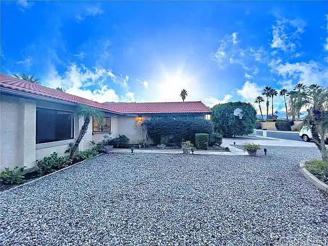 3 bed, 7850 sqft, $2,995 — Photo 4