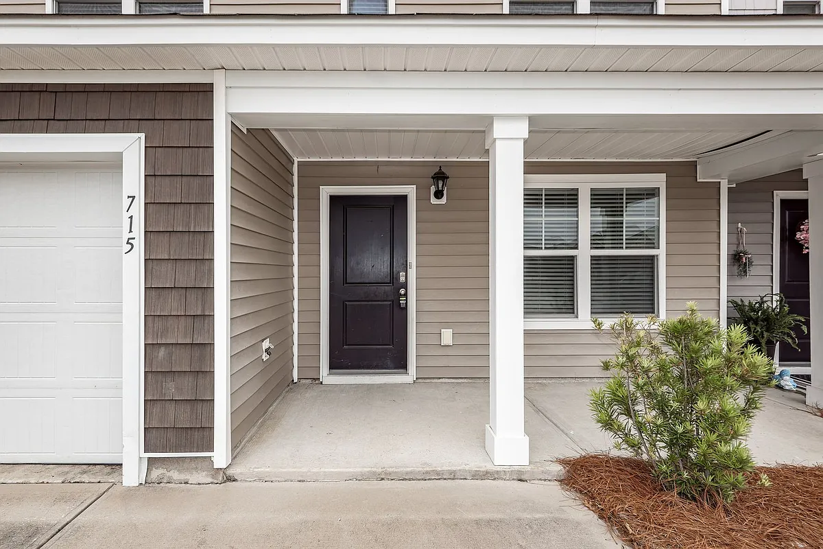 Building Photo - 715 Hilchot Dr