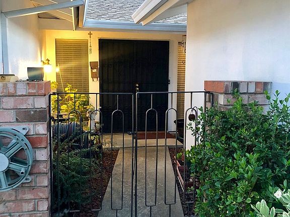 2nd image of 4973 Hillhurst Dr
