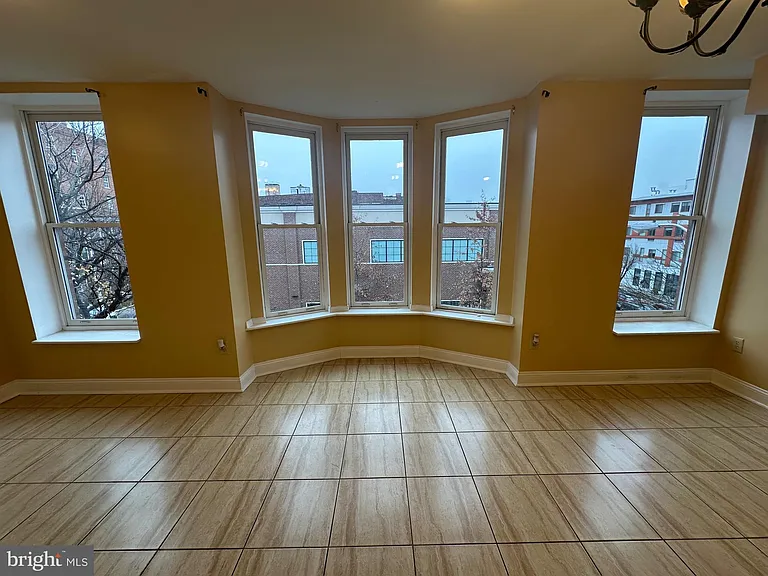 422 W Franklin St #1B — Photo 3