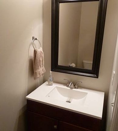 1/2 Bathroom